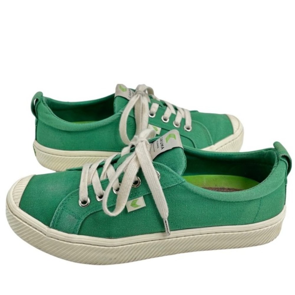 Cariuma OCA Low Canvas Sneakers Green Women's size 7.5 | Men's Size 6
